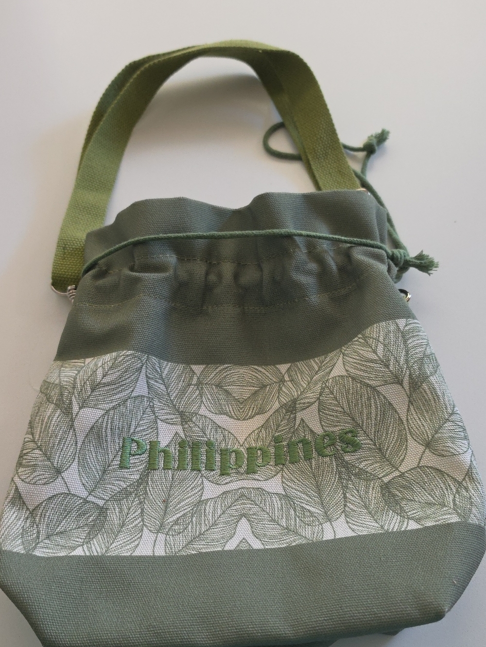 Green Philippines Leaf-Print Drawstring Tote Bag